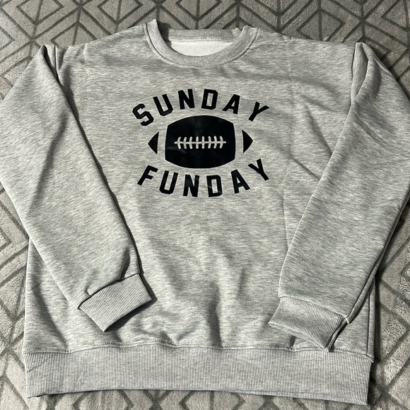 Temu Tops - Sunday funday medium gray pullover!